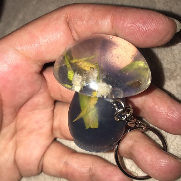 Epoxy resin mini mushroom 🍄 keychain blue purple green with baby’s breath - Picture 5 of 5